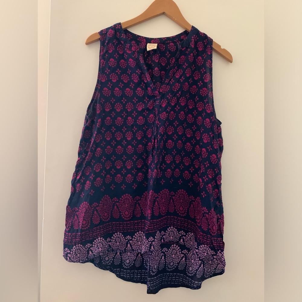 Purple and navy blue sleeveless top